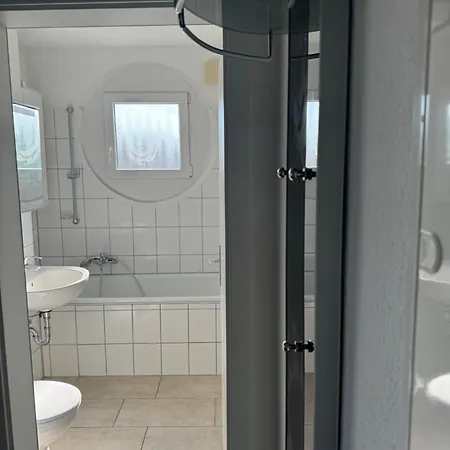 Ferienwohnung Haus Am Bahnhof Duisburg Exterior foto
