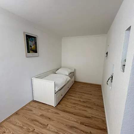 Ferienwohnung Haus Am Bahnhof Duisburg Exterior foto